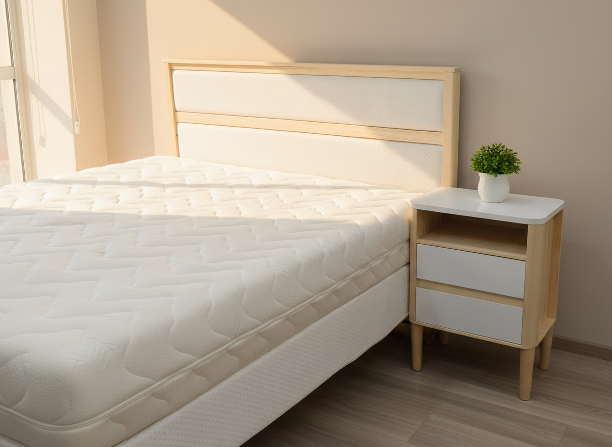 House Of Dreamz  Lesena nočna omarica